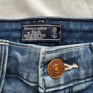 Abercrombie & Fitch Super Skinny Jeans - size 2/26
